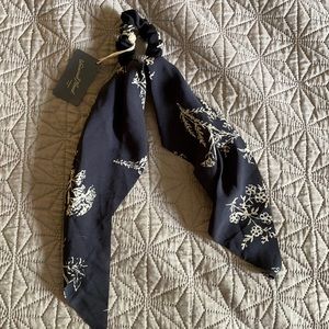 Universal Thread ponytail band.  New.